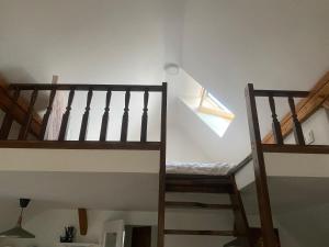 Postel nebo postele na pokoji v ubytování Podkrovní studio apartment pro 1-5 osob