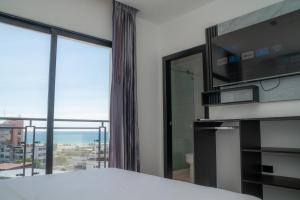 Voodi või voodid majutusasutuse Manta Surf Hotel toas