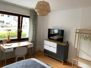 Televisyen dan/atau pusat hiburan di CASA Apartment I Nähe Freizeitpark I Brühl I Köln I Bonn