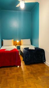 Postel nebo postele na pokoji v ubytování Lamparina Hostel