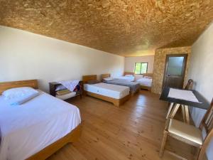 Postel nebo postele na pokoji v ubytování Rupa Guest House Camping Shkoder