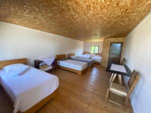 Postel nebo postele na pokoji v ubytování Rupa Guest House Camping Shkoder