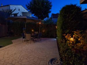 Patio alebo iná vonkajšia časť ubytovania Apartmani Eva - studio, soba -