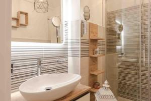 a bathroom with a white sink and a shower at Residenza l'Ulivo in Foiano della Chiana