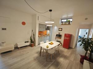 a kitchen and a living room with a table and chairs at Teresita in Monreale