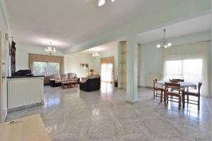 Φωτογραφία από το άλμπουμ του Katy's House Spacious House by a quiet beach next to N Potidea στη Νέα Ποτίδαια +16 φωτογραφίες