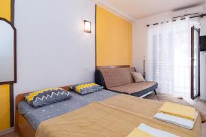 Postel nebo postele na pokoji v ubytování Apartments by the sea Jadranovo, Crikvenica - 16739