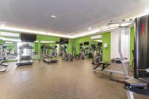 Fitness centrum a/nebo fitness zařízení v ubytování Luxury Condo, Hab Privada 100MB AC Gym Pool Cine