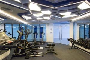 Fitness centrum a/nebo fitness zařízení v ubytování Kata Beach Guesthouse-The Beach Condo