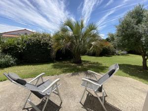 Vonkajšia záhrada v ubytovaní Villa Confortable à Fouras, Proche Mer, 3 Chambres, Terrasse, Jardin, WiFi - FR-1-709-59