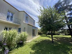 Vonkajšia záhrada v ubytovaní Villa Confortable à Fouras, Proche Mer, 3 Chambres, Terrasse, Jardin, WiFi - FR-1-709-59