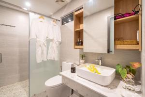 Phòng tắm tại Hoi An Grace River Villa +22 ảnh