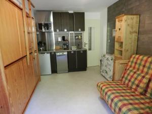 Η κουζίνα ή μικρή κουζίνα στο Studio 3 pers, face pistes, balcon, Le Pleynet - FR-1-557A-57