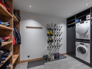 a laundry room with a washer and dryer at Chalet confortable et cosy, 4 chambres, Méribel La Gittaz - FR-1-566-68 in Les Allues