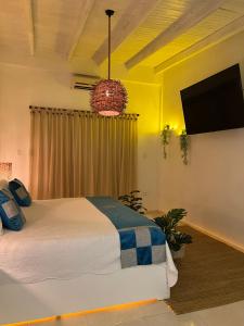 Rúm í herbergi á La Excelencia Posada & Spa