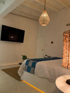 Rúm í herbergi á La Excelencia Posada & Spa