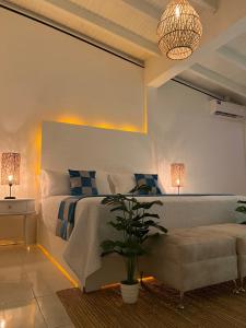 Rúm í herbergi á La Excelencia Posada & Spa