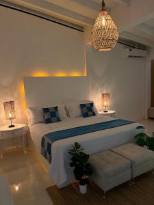 Rúm í herbergi á La Excelencia Posada & Spa