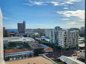 Pemandangan umum bagi Darwin atau pemandangan bandar yang diambil dari apartmen