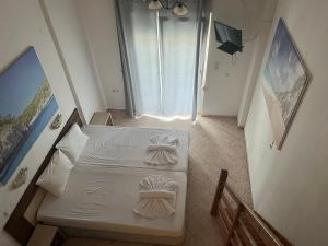 TV a/nebo společenská místnost v ubytování Ellas Hotel