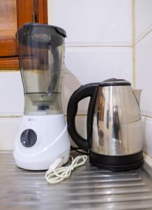 a black and white blender sitting on a counter at JRéside Appart SOLO-DUO 30m2 centre ville in Cotonou +11 photos