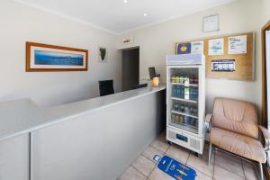 a waiting room with a counter and a refrigerator at Comfort Inn Benalla in Benalla