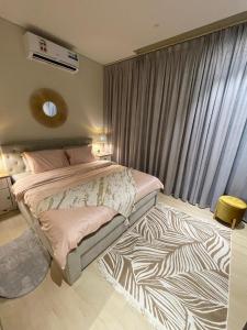 Postel nebo postele na pokoji v ubytování Hawana Salalah Poolside Apartment + 37 fotografií