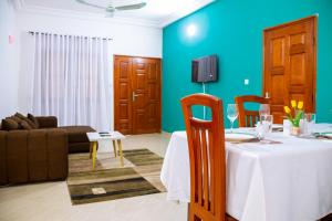 Una televisión o centro de entretenimiento en JRéside Belle Verte 50m2 centre-ville