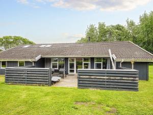 Το κτήριο όπου στεγάζεται  η παραθεριστική κατοικία