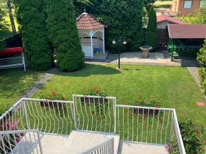 Vonkajšia záhrada v ubytovaní Z&T Apartmanok
