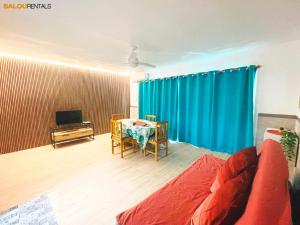 A television and/or entertainment centre at Elegance Plaza - Salou Suites