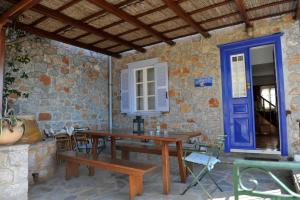 Patio alebo iná vonkajšia časť ubytovania Hydra Erato