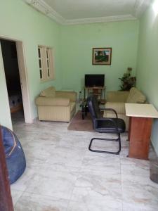 Et tv og/eller underholdning på Hotel Akwaba Abatta + 4 billeder