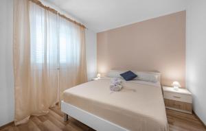 Posteľ alebo postele v izbe v ubytovaní Four-Bedroom Holiday Home In Slivno + 30 fotografií