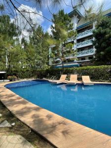 Πισίνα στο ή κοντά στο Relaxing Room with Pool & Playground Near SkyRanch