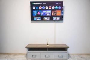TV a/nebo společenská místnost v ubytování Apartament Gheso