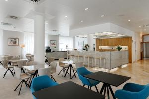 Hotel Silenzio的休息区