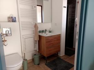 Koupelna v ubytování Chambre privée indépendante dans le Luberon + 6 fotografií