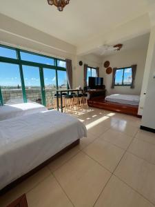 سرير أو أسرّة في غرفة في Azumaya guest house