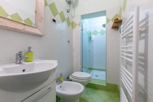 A bathroom at B&B Il Ramaiolo