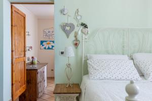 A bed or beds in a room at B&B Il Ramaiolo