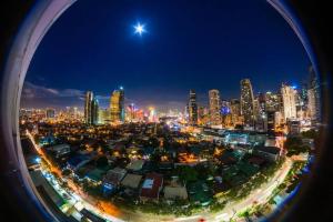 Nespecifikovaný výhled na destinaci Manila nebo výhled na město při pohledu z apartmánu