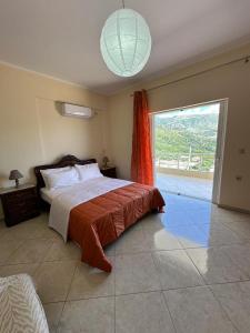 Postel nebo postele na pokoji v ubytování Home Himara