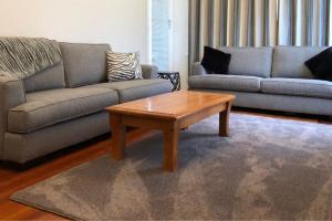 Χώρος καθιστικού στο Boulcott charming 3brm home away from home