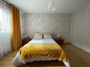 Posteľ alebo postele v izbe v ubytovaní Apartamento Villa de Cartes