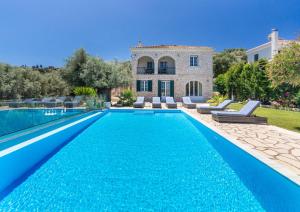 Hồ bơi trong/gần Aloni Villas Sea View