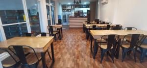 Restaurace v ubytování HearthStone Suite & Cafe