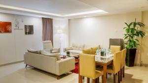 Istumisnurk majutusasutuses Next Hotel Yogyakarta