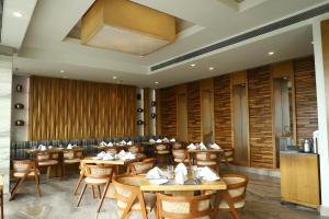 Restaurace v ubytování Efcee Sarovar Premiere Bhavnagar