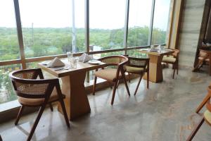 Restaurace v ubytování Efcee Sarovar Premiere Bhavnagar
